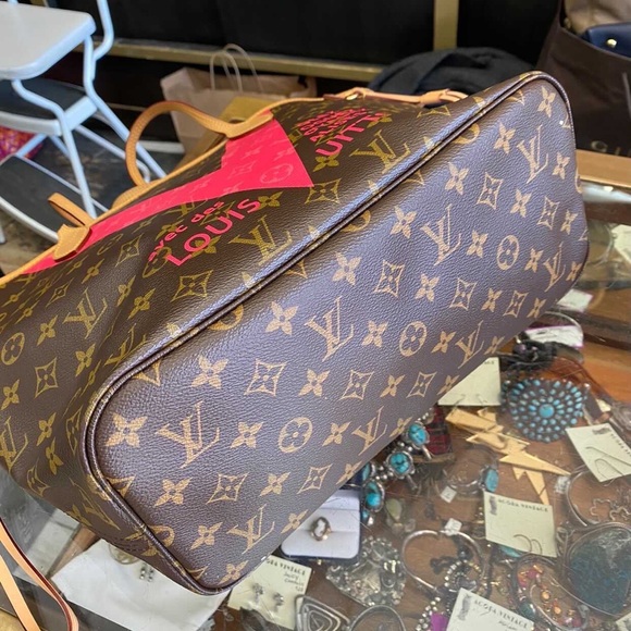 Authentic Louis Vuitton Pink Monogram V Neverfulll MM - Picture 5 of 14